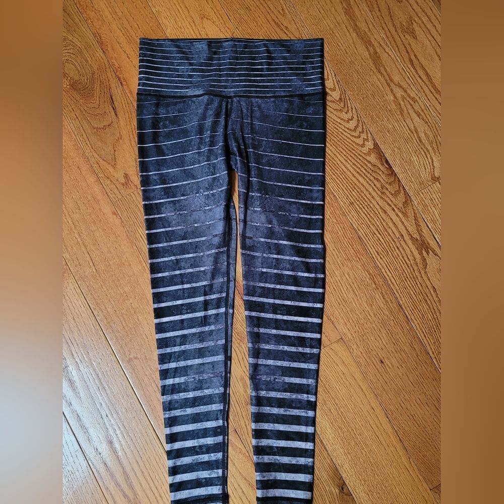 Niyama Sol Barefoot‎ Leggings Granite Stripe Ombre, Size Large